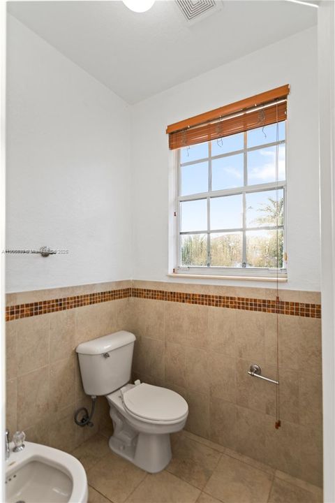 Под контрактом: $829,000 (4 спален, 3 ванн, 2580 Квадратных фут)