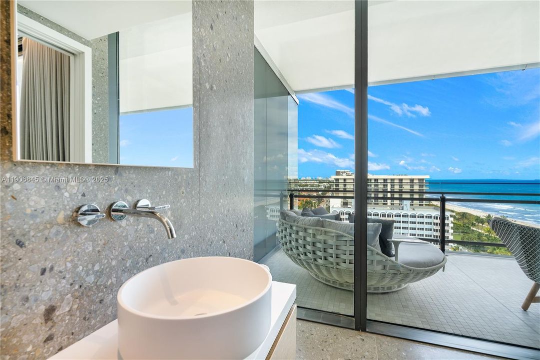 For Sale: $1,995,000 (1 beds, 1 baths, 851 Square Feet)