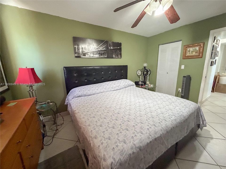 На продажу: $298,000 (1 спален, 1 ванн, 750 Квадратных фут)