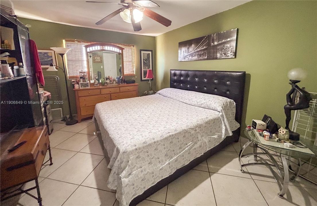 На продажу: $298,000 (1 спален, 1 ванн, 750 Квадратных фут)