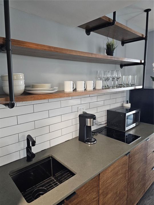 For Rent: $2,200 (0 beds, 1 baths, 360 Square Feet)