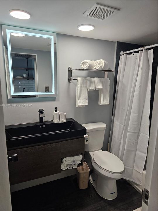 For Rent: $2,200 (0 beds, 1 baths, 360 Square Feet)