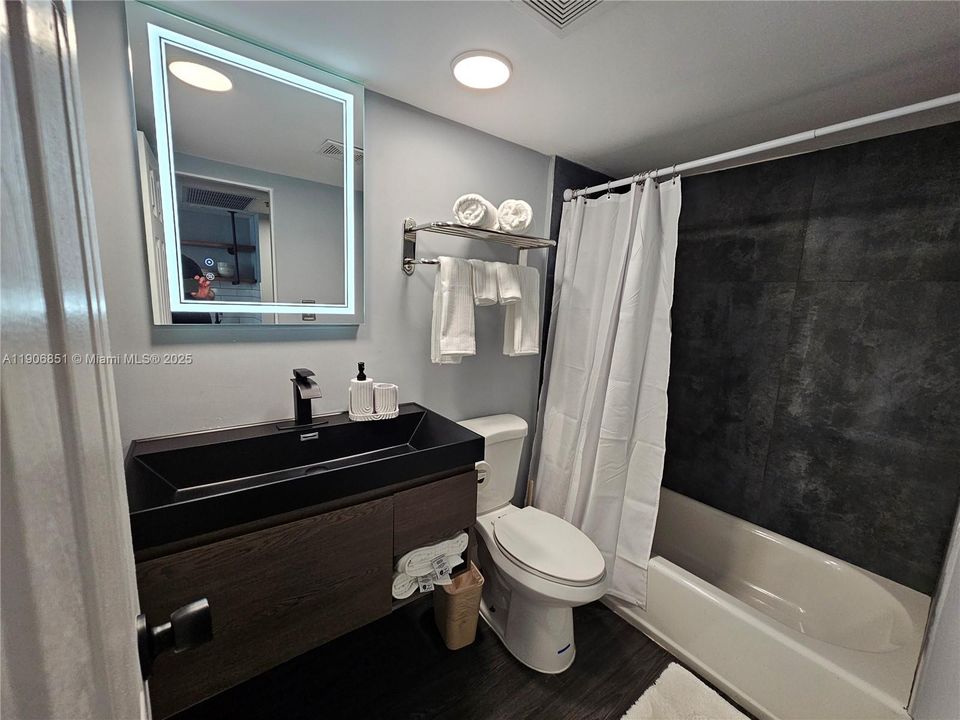 For Rent: $2,200 (0 beds, 1 baths, 360 Square Feet)