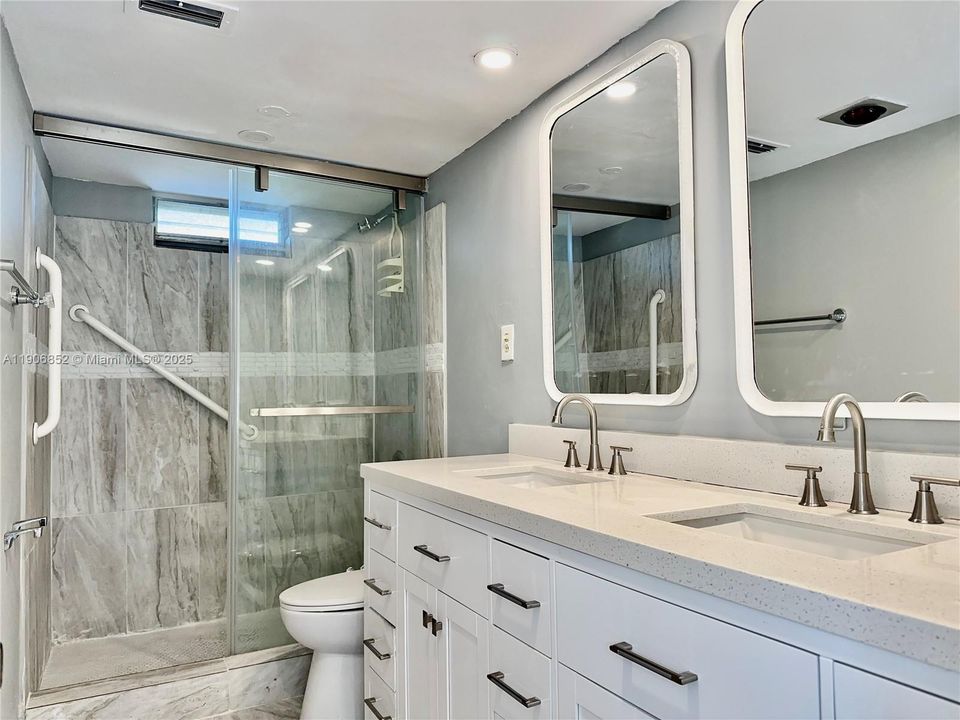 На продажу: $127,000 (1 спален, 1 ванн, 754 Квадратных фут)