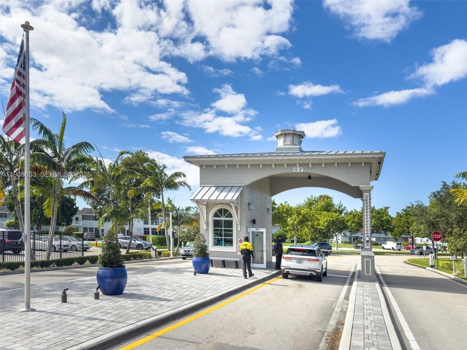 For Sale: $175,000 (1 beds, 1 baths, 585 Square Feet)