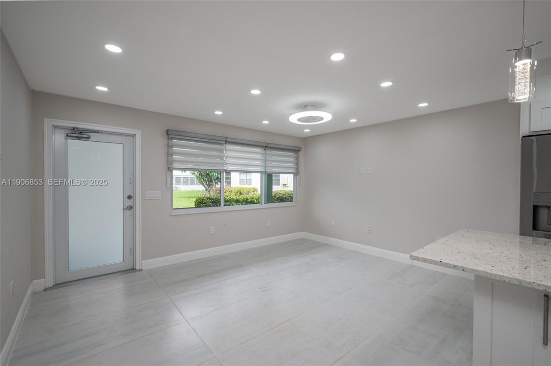 For Sale: $175,000 (1 beds, 1 baths, 585 Square Feet)