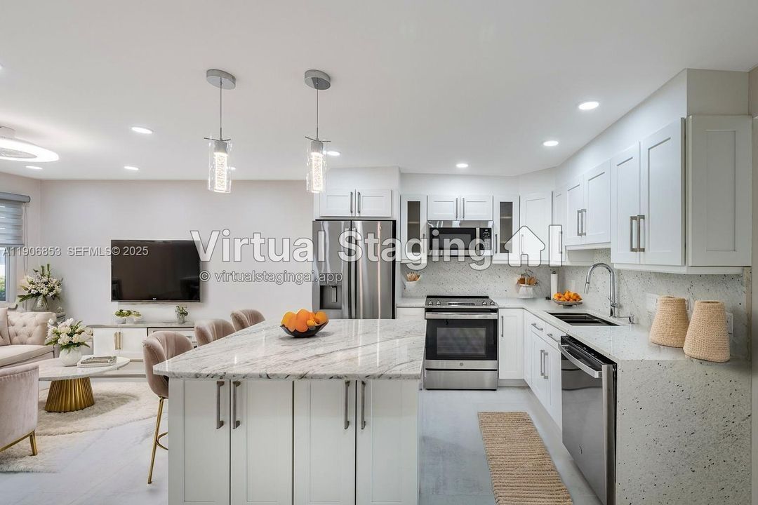 For Sale: $175,000 (1 beds, 1 baths, 585 Square Feet)