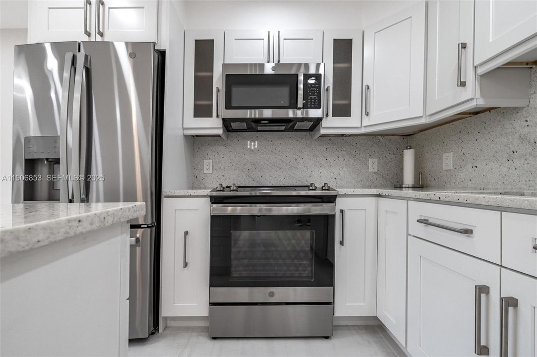 For Sale: $175,000 (1 beds, 1 baths, 585 Square Feet)