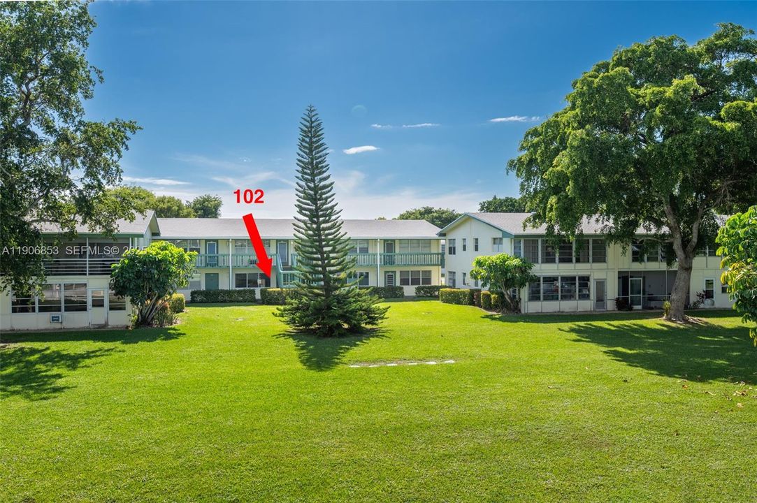 For Sale: $175,000 (1 beds, 1 baths, 585 Square Feet)