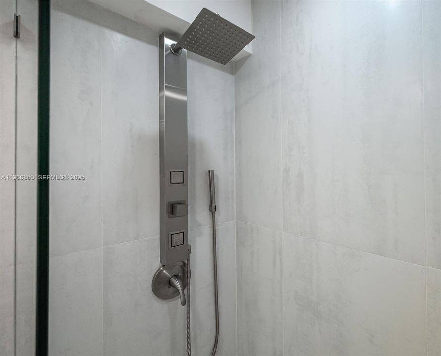 For Sale: $175,000 (1 beds, 1 baths, 585 Square Feet)