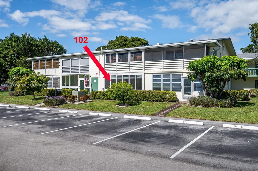 For Sale: $175,000 (1 beds, 1 baths, 585 Square Feet)