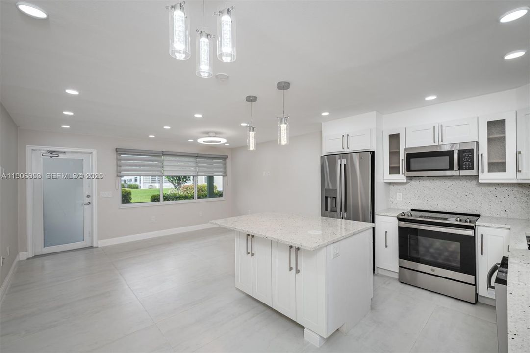 For Sale: $175,000 (1 beds, 1 baths, 585 Square Feet)