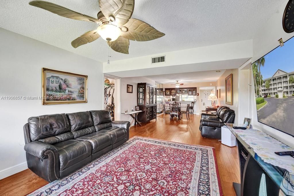 En Venta: $310,000 (2 camas, 2 baños, 1385 Pies cuadrados)