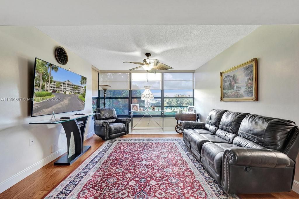 En Venta: $310,000 (2 camas, 2 baños, 1385 Pies cuadrados)