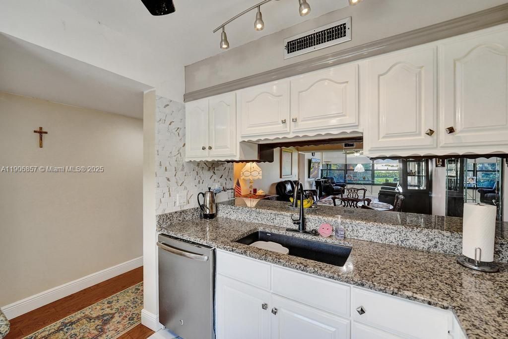 En Venta: $310,000 (2 camas, 2 baños, 1385 Pies cuadrados)