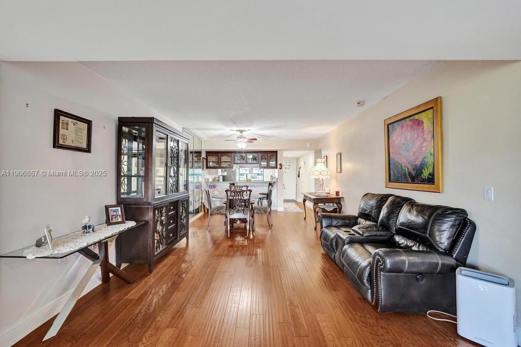 En Venta: $310,000 (2 camas, 2 baños, 1385 Pies cuadrados)