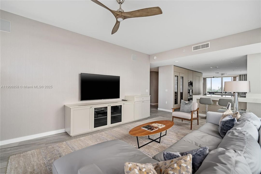 На продажу: $5,900,000 (4 спален, 6 ванн, 3422 Квадратных фут)