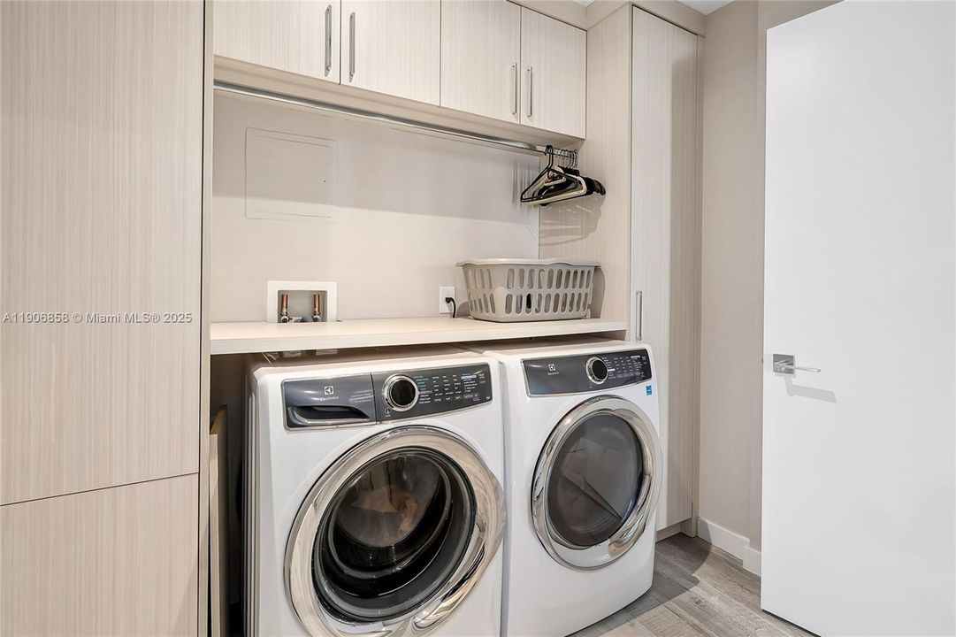 На продажу: $5,900,000 (4 спален, 6 ванн, 3422 Квадратных фут)