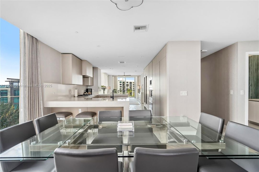 На продажу: $5,900,000 (4 спален, 6 ванн, 3422 Квадратных фут)