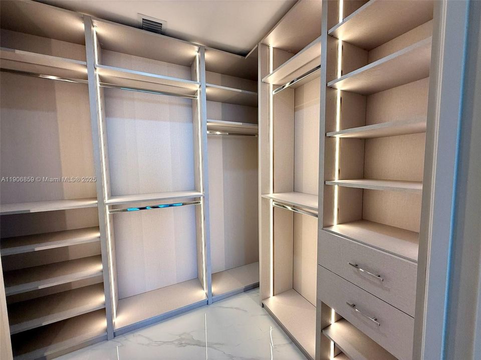 For Rent: $9,000 (3 beds, 3 baths, 0 Square Feet)