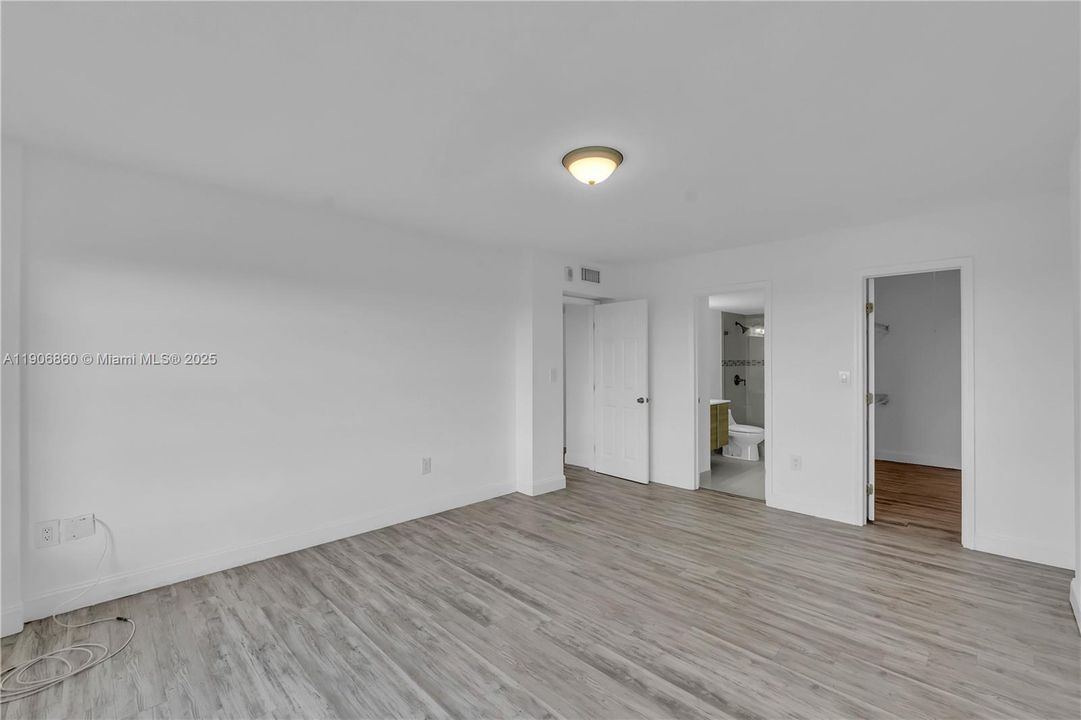 For Sale: $159,000 (2 beds, 2 baths, 1120 Square Feet)