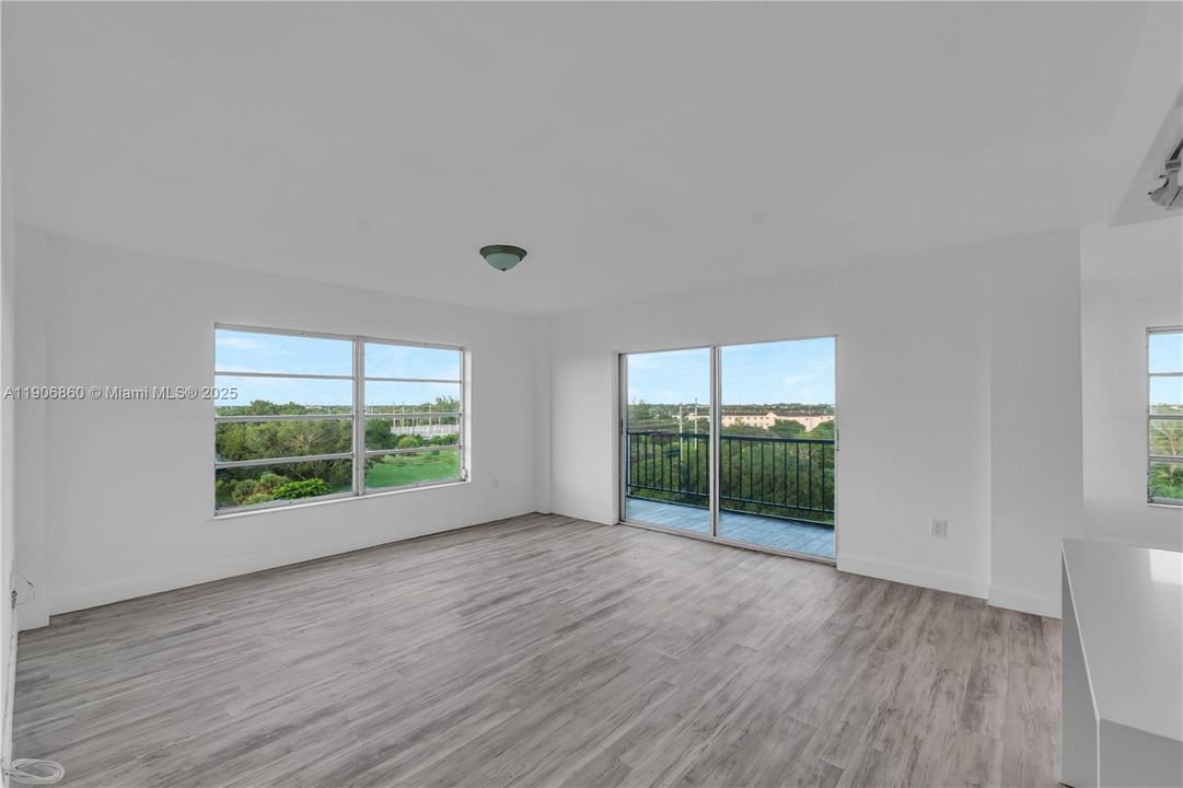 For Sale: $159,000 (2 beds, 2 baths, 1120 Square Feet)