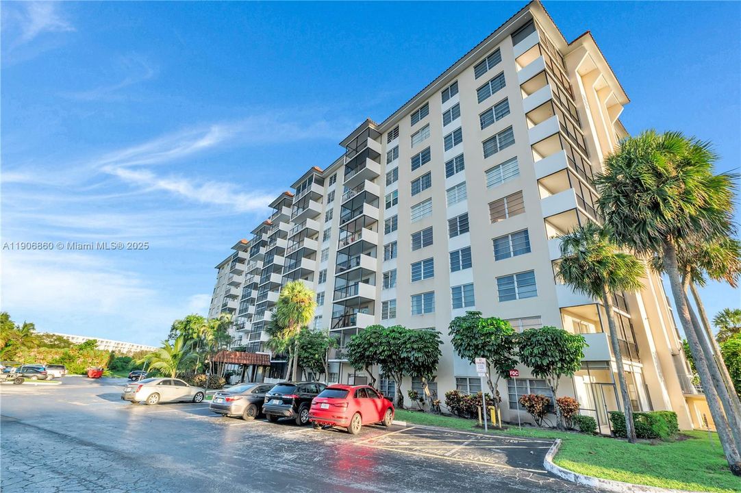 For Sale: $159,000 (2 beds, 2 baths, 1120 Square Feet)