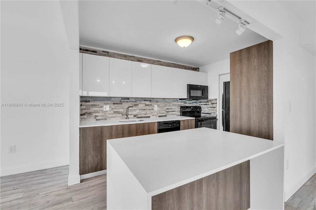 For Sale: $159,000 (2 beds, 2 baths, 1120 Square Feet)