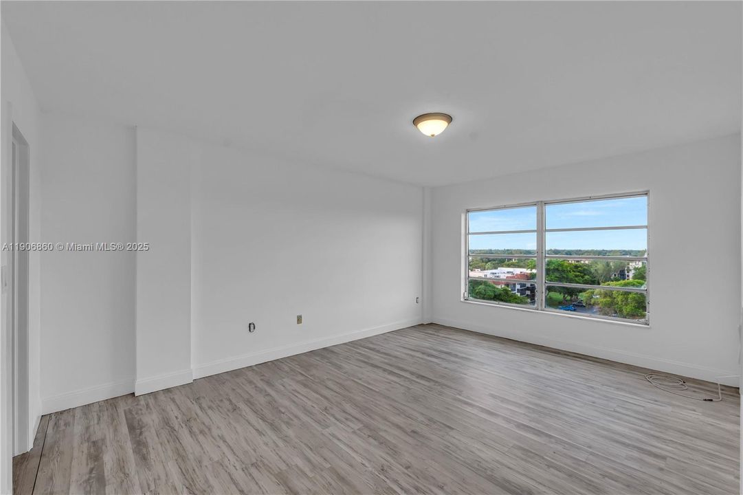 For Sale: $159,000 (2 beds, 2 baths, 1120 Square Feet)