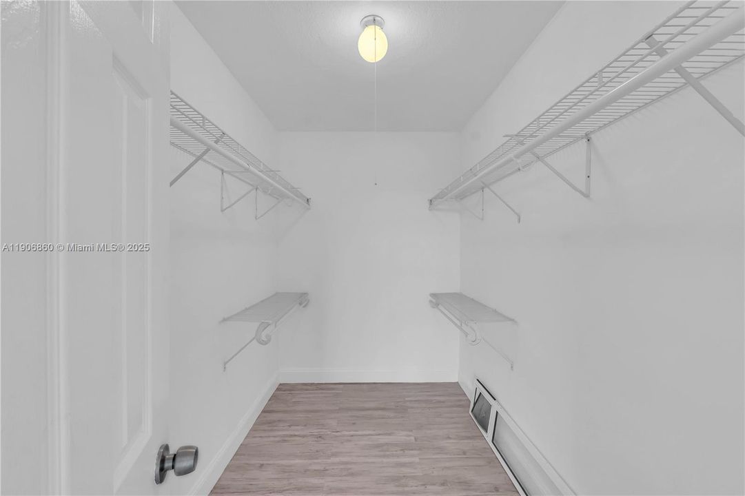 For Sale: $159,000 (2 beds, 2 baths, 1120 Square Feet)