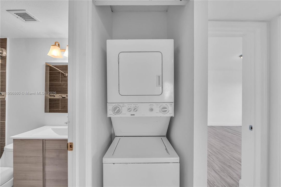 For Sale: $159,000 (2 beds, 2 baths, 1120 Square Feet)