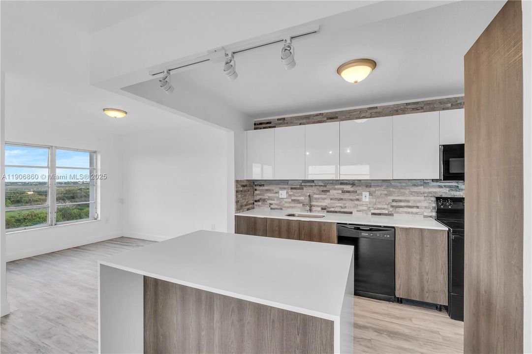 For Sale: $159,000 (2 beds, 2 baths, 1120 Square Feet)