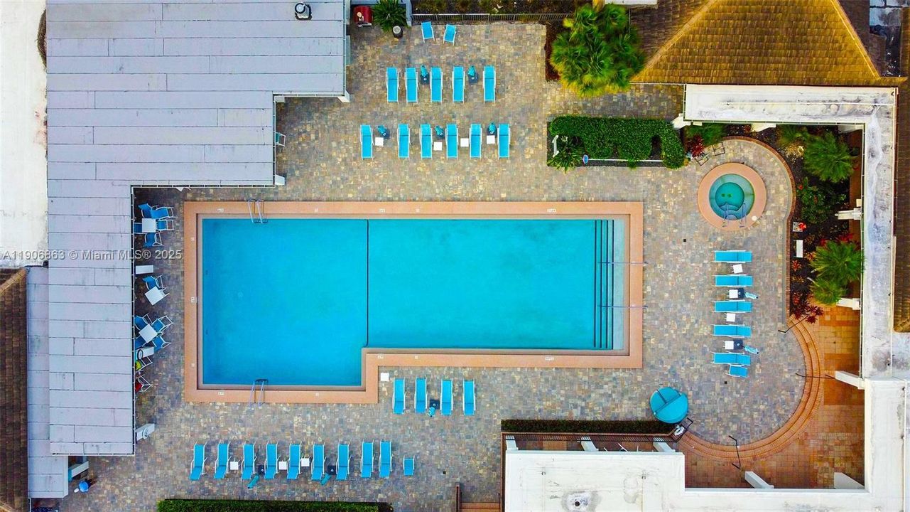 For Sale: $255,000 (2 beds, 2 baths, 1216 Square Feet)