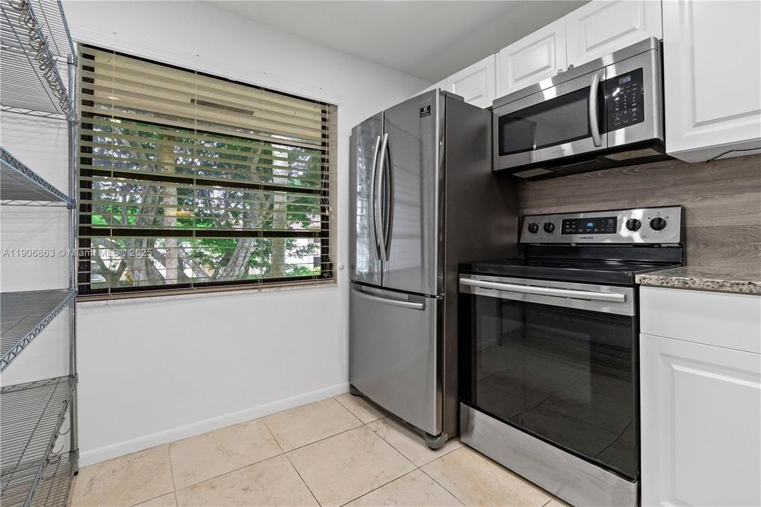 For Sale: $255,000 (2 beds, 2 baths, 1216 Square Feet)