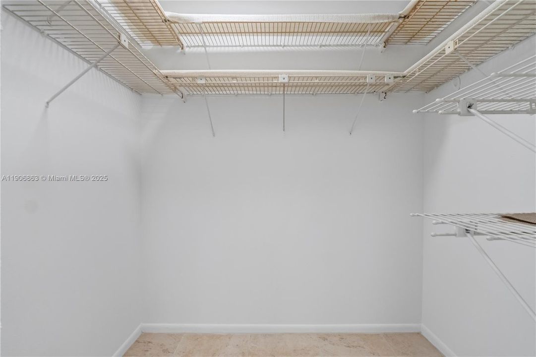 For Sale: $255,000 (2 beds, 2 baths, 1216 Square Feet)