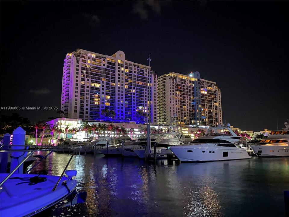 待售: $680,000 (1 贝兹, 1 浴室, 820 平方英尺)