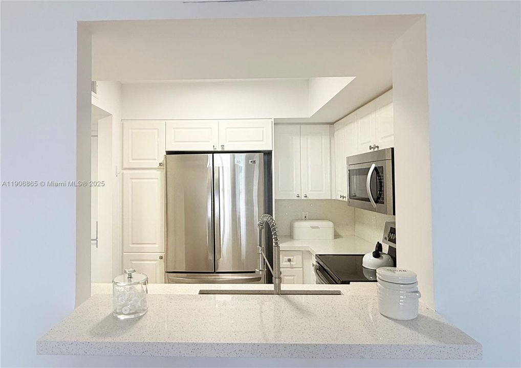 待售: $680,000 (1 贝兹, 1 浴室, 820 平方英尺)