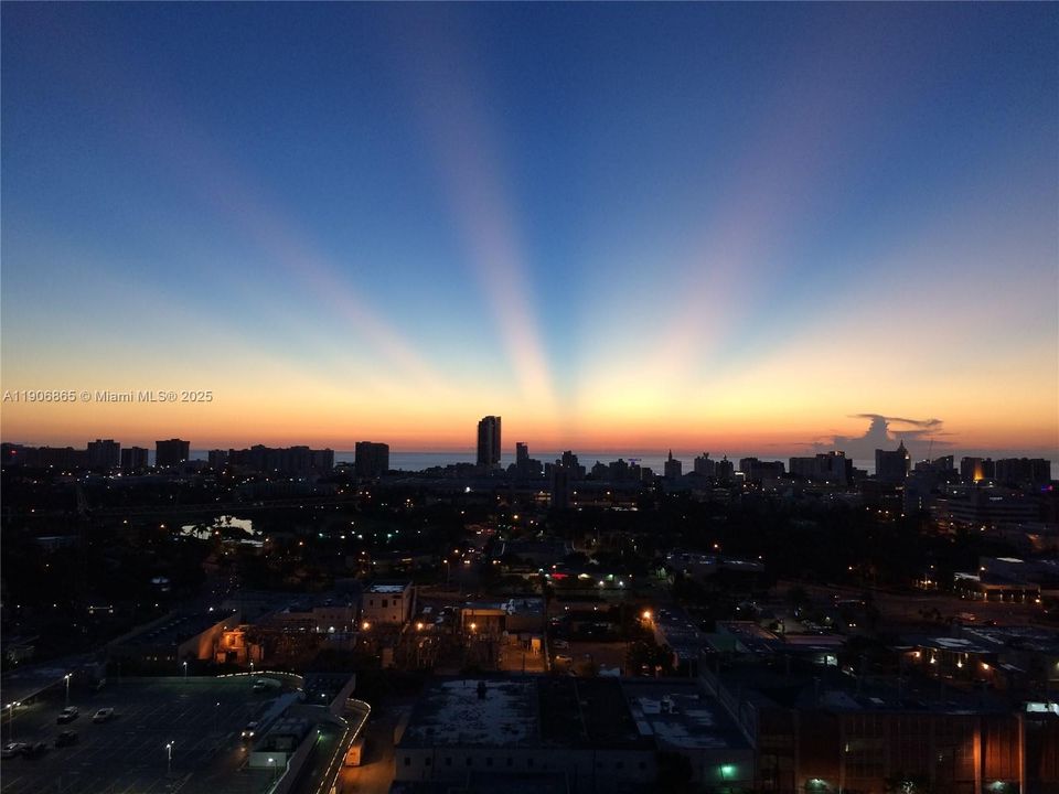 待售: $680,000 (1 贝兹, 1 浴室, 820 平方英尺)