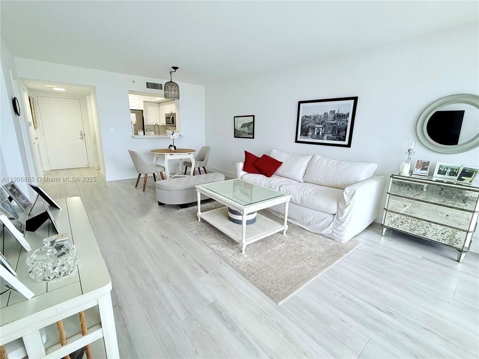 待售: $680,000 (1 贝兹, 1 浴室, 820 平方英尺)