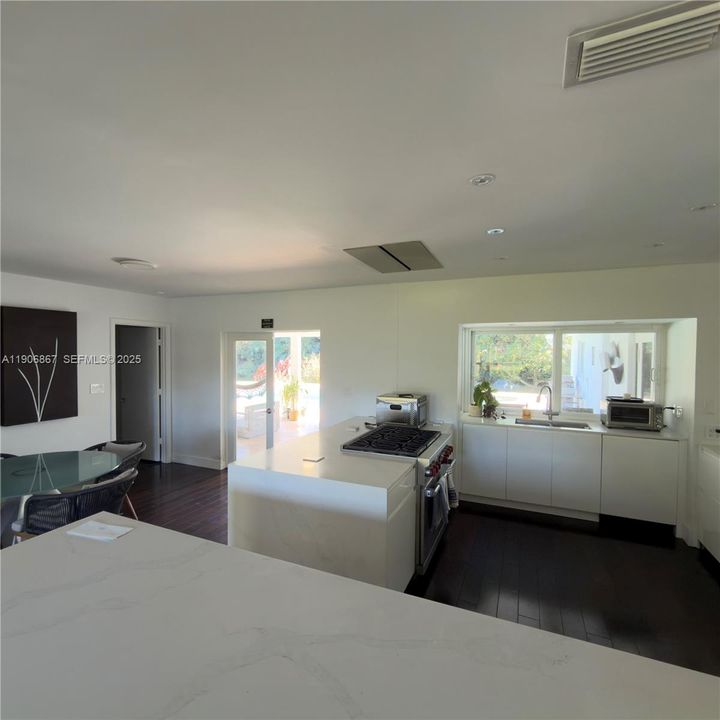 Nice view frominside and plenty of light. Ceiling Hood.