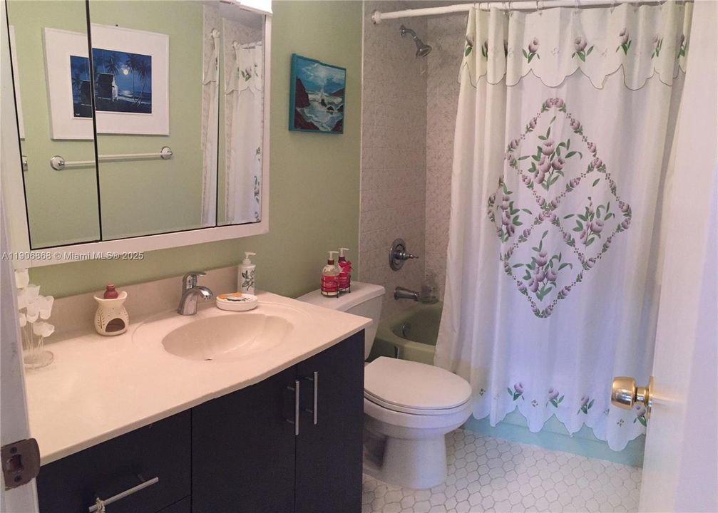 最近租的: $1,650 (1 贝兹, 1 浴室, 875 平方英尺)