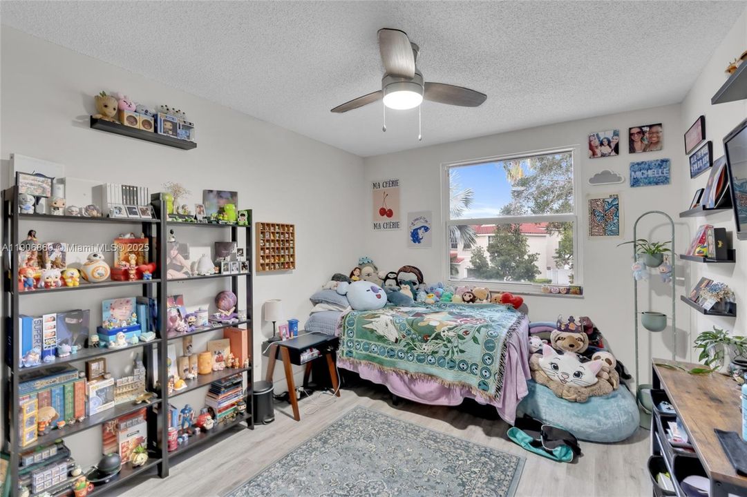 For Sale: $765,000 (5 beds, 3 baths, 1692 Square Feet)