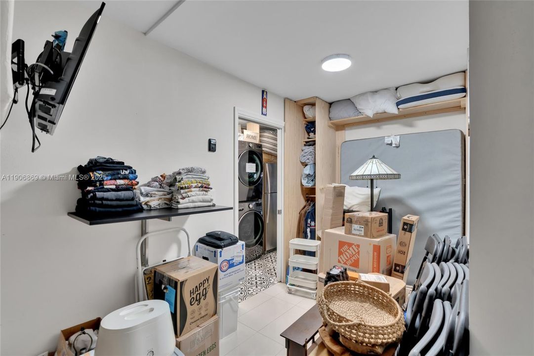 For Sale: $765,000 (5 beds, 3 baths, 1692 Square Feet)