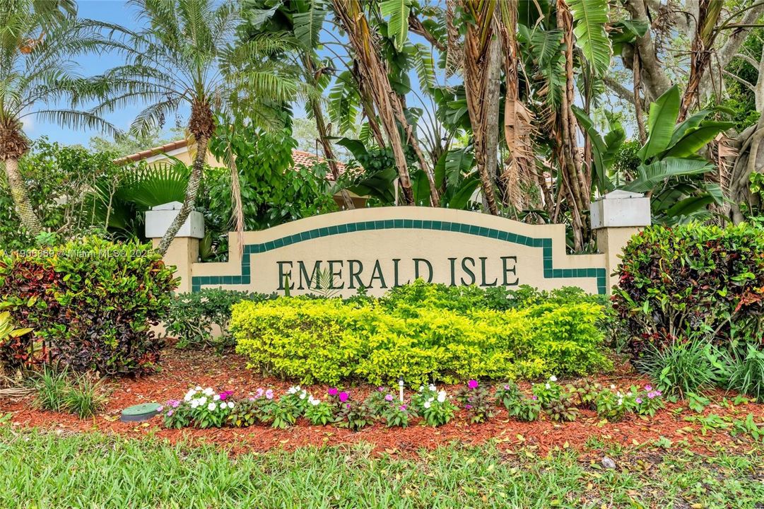 For Sale: $765,000 (5 beds, 3 baths, 1692 Square Feet)