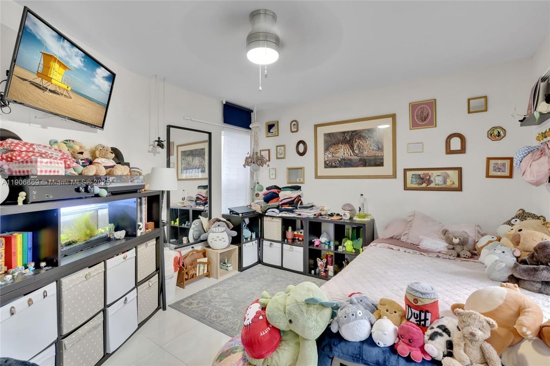 For Sale: $765,000 (5 beds, 3 baths, 1692 Square Feet)