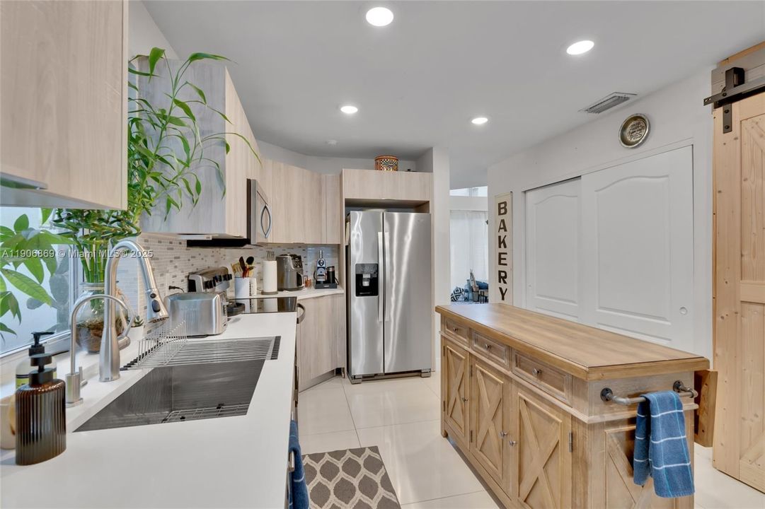 For Sale: $765,000 (5 beds, 3 baths, 1692 Square Feet)