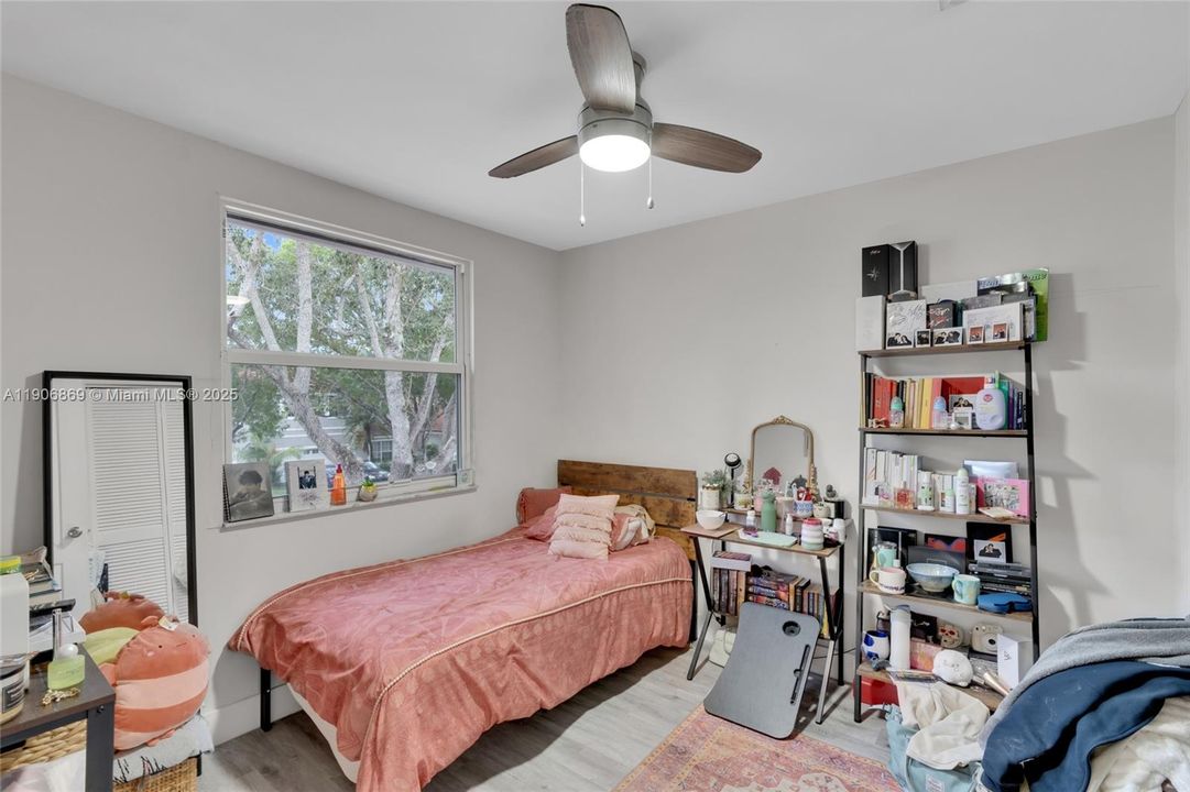 For Sale: $765,000 (5 beds, 3 baths, 1692 Square Feet)