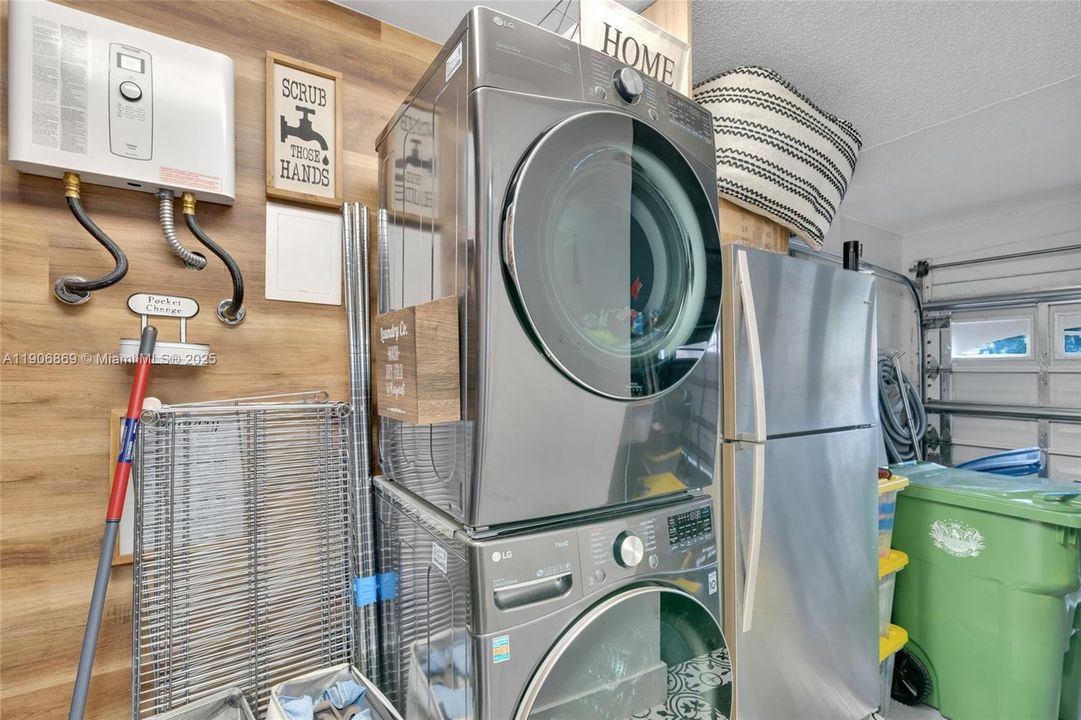 For Sale: $765,000 (5 beds, 3 baths, 1692 Square Feet)