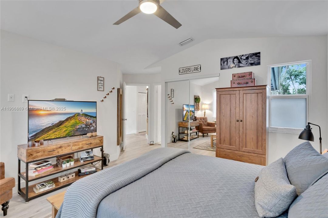 For Sale: $765,000 (5 beds, 3 baths, 1692 Square Feet)