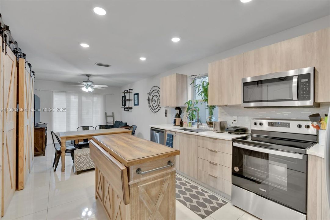 For Sale: $765,000 (5 beds, 3 baths, 1692 Square Feet)